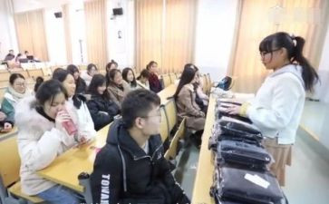 大学班长辞职报告5篇