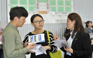 求职自我介绍400字8篇