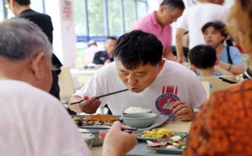 在食堂工作的工作报告最新7篇