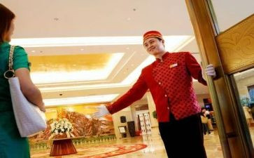 酒店迎宾员的工作报告6篇